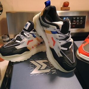 Mazino Men's Black and White Sneakers